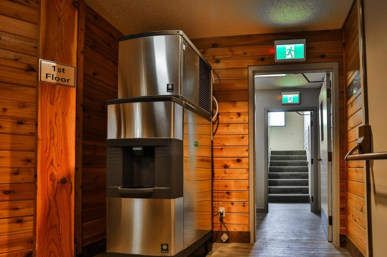Griz Inn By Stayin Fernie Ngoại thất bức ảnh